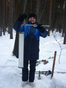 37 Г-1 Краснотурьинск А.И. Гельвер на снегосъёмке в лесу